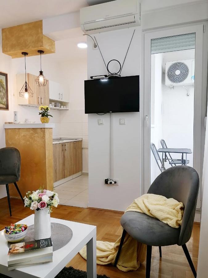 Apartman Mia Sremska Mitrovica Buitenkant foto
