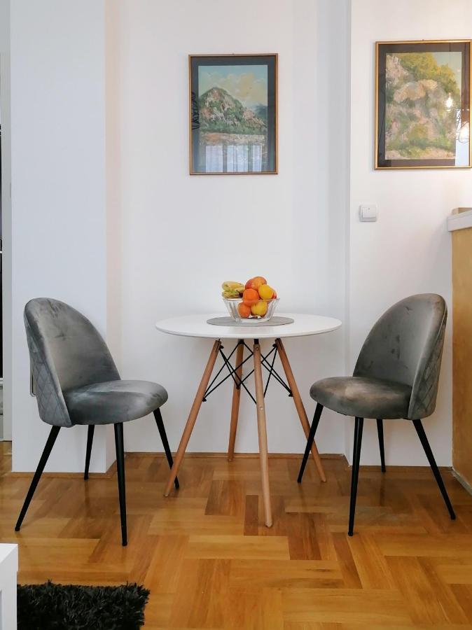 Apartman Mia Sremska Mitrovica Buitenkant foto