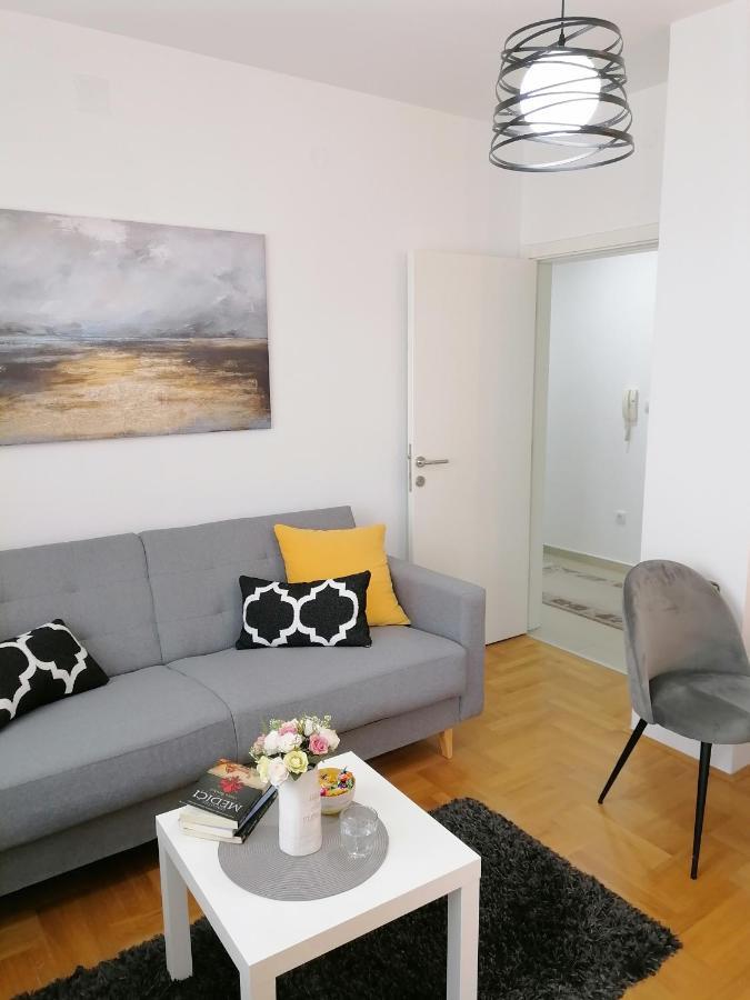 Apartman Mia Sremska Mitrovica Buitenkant foto