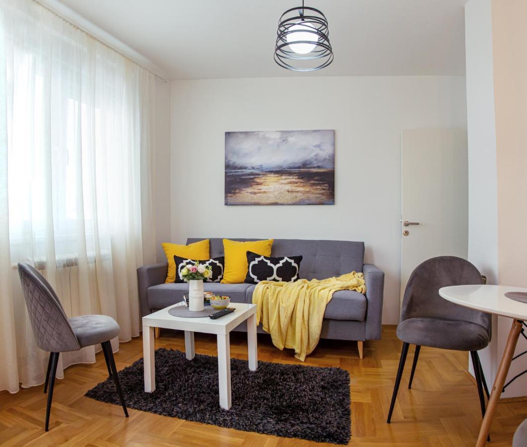 Apartman Mia Sremska Mitrovica Buitenkant foto