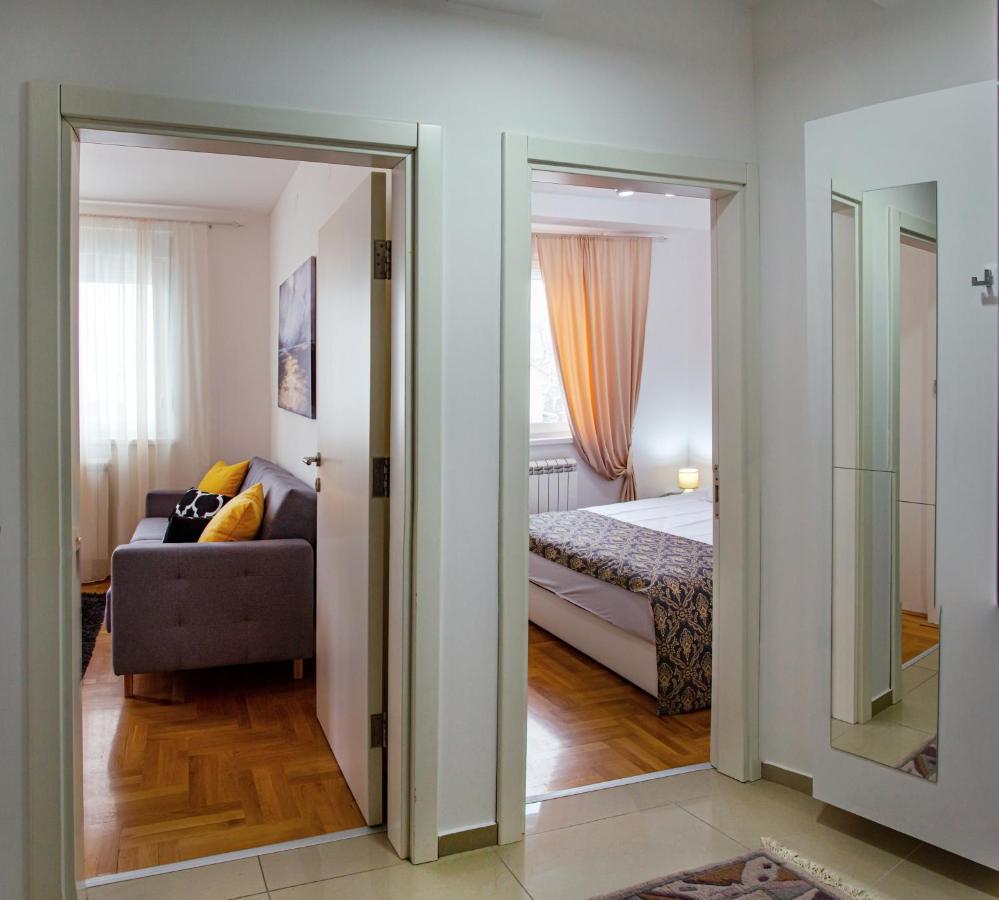 Apartman Mia Sremska Mitrovica Buitenkant foto