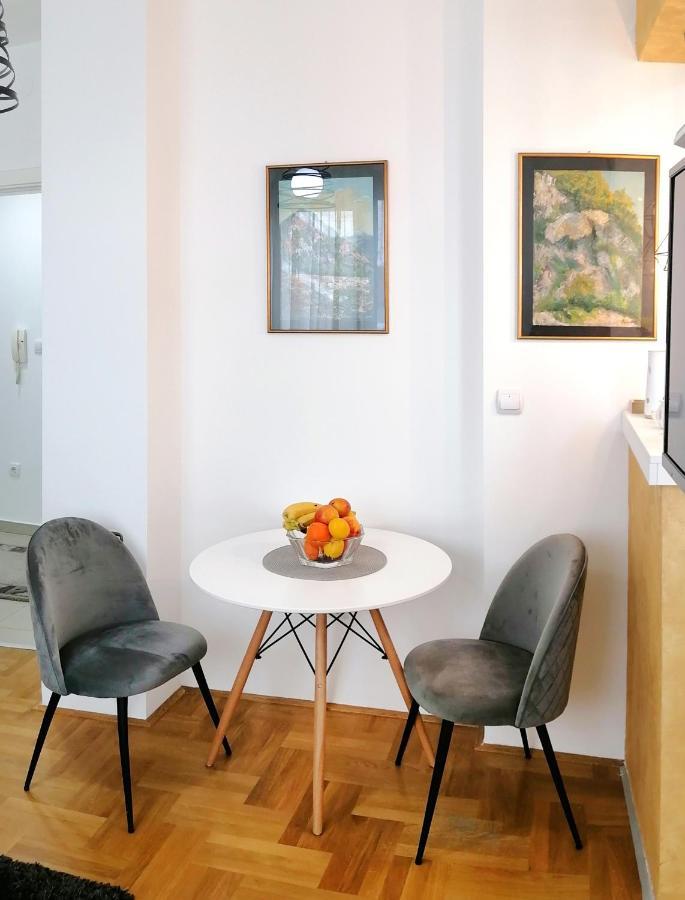 Apartman Mia Sremska Mitrovica Buitenkant foto